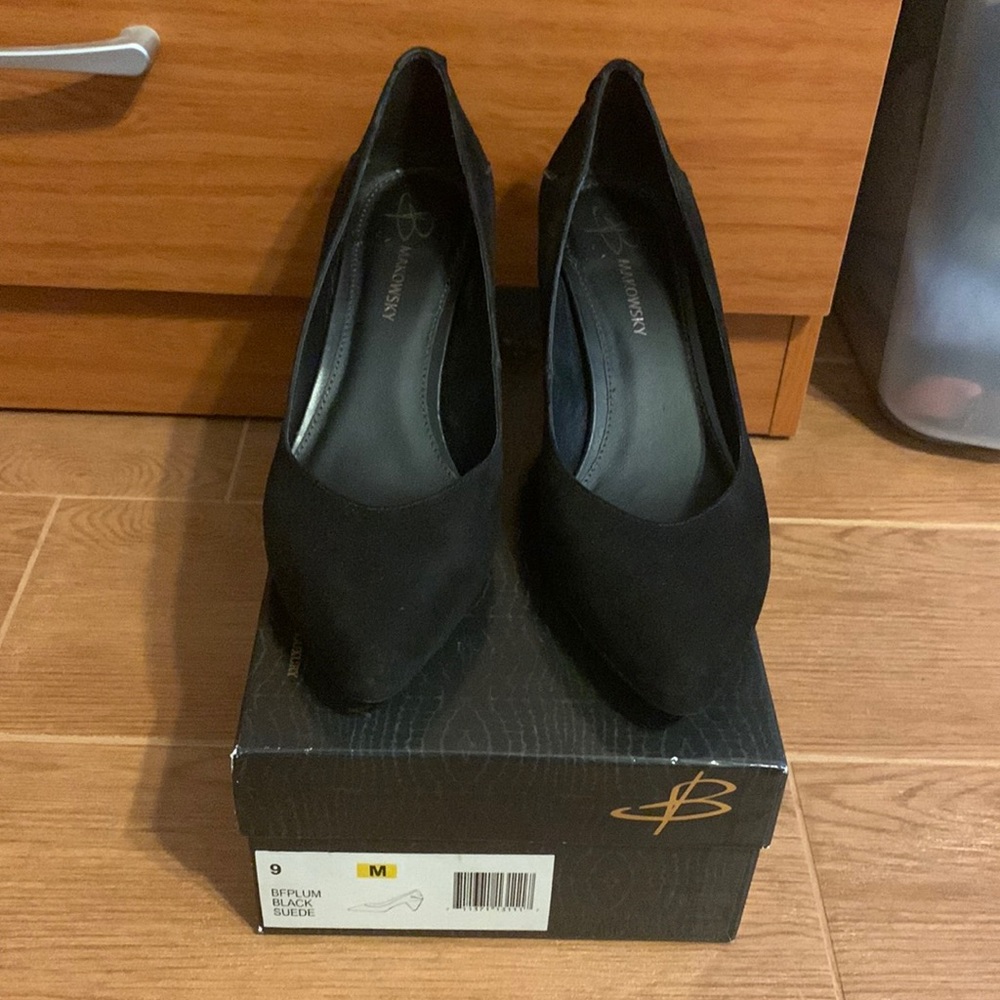 B. Makowsky kitten heel